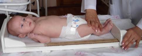 Тела новорожденных в новой москве. Антропометрия новорожденных. Измерение длины тела (у детей до 1-го года).. Ампометрия новорожденного. Измерение длины тела у детей до года.